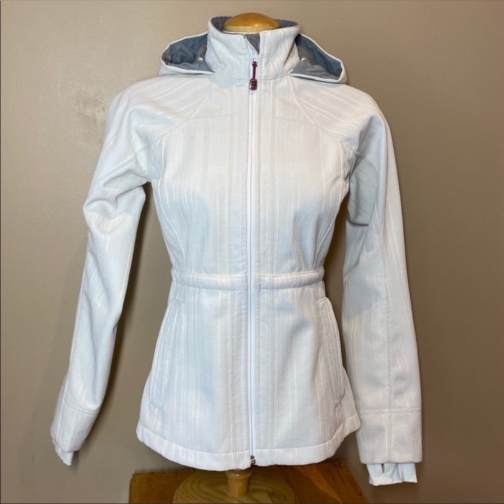 Lululemon Embark Softshell Jacket Size 6 Ivory